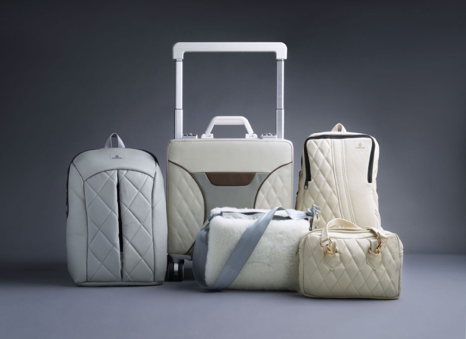 طيران الإمارات تطرح إصداراً محدوداً من مجموعة “Aircrafted by Emirates” المصنوعة من مواد داخلية معاد تدويرها من طائراتها